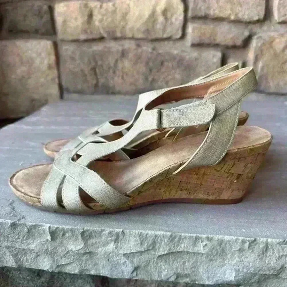 Aerosoles Heelrest Wedge Rafia Heels Sandals 10 Comfort Gold
Beige Strappy Shoes - Picture 1 of 8